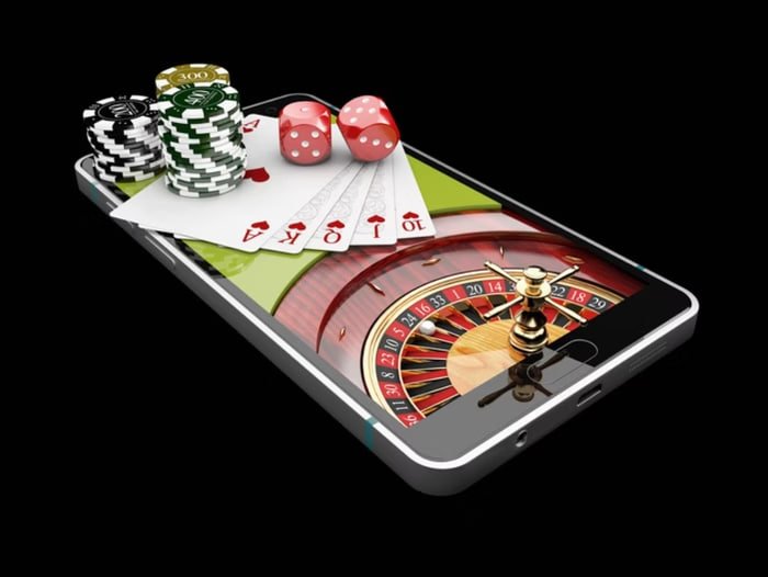 Pengguna mobile membaca ketentuan VIP akun
